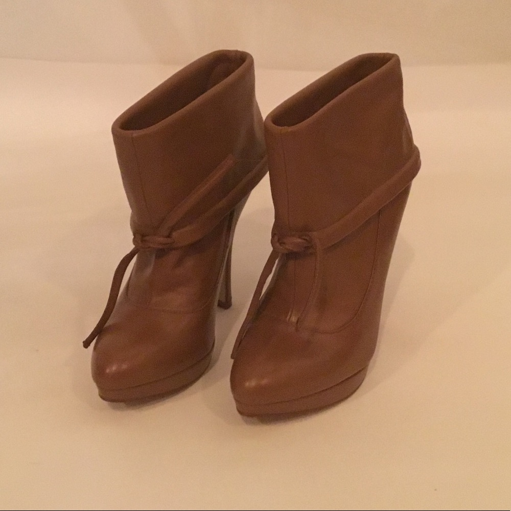 Pre Owned Like New ‘BOUTIQUE 9’ Caramel  Booties